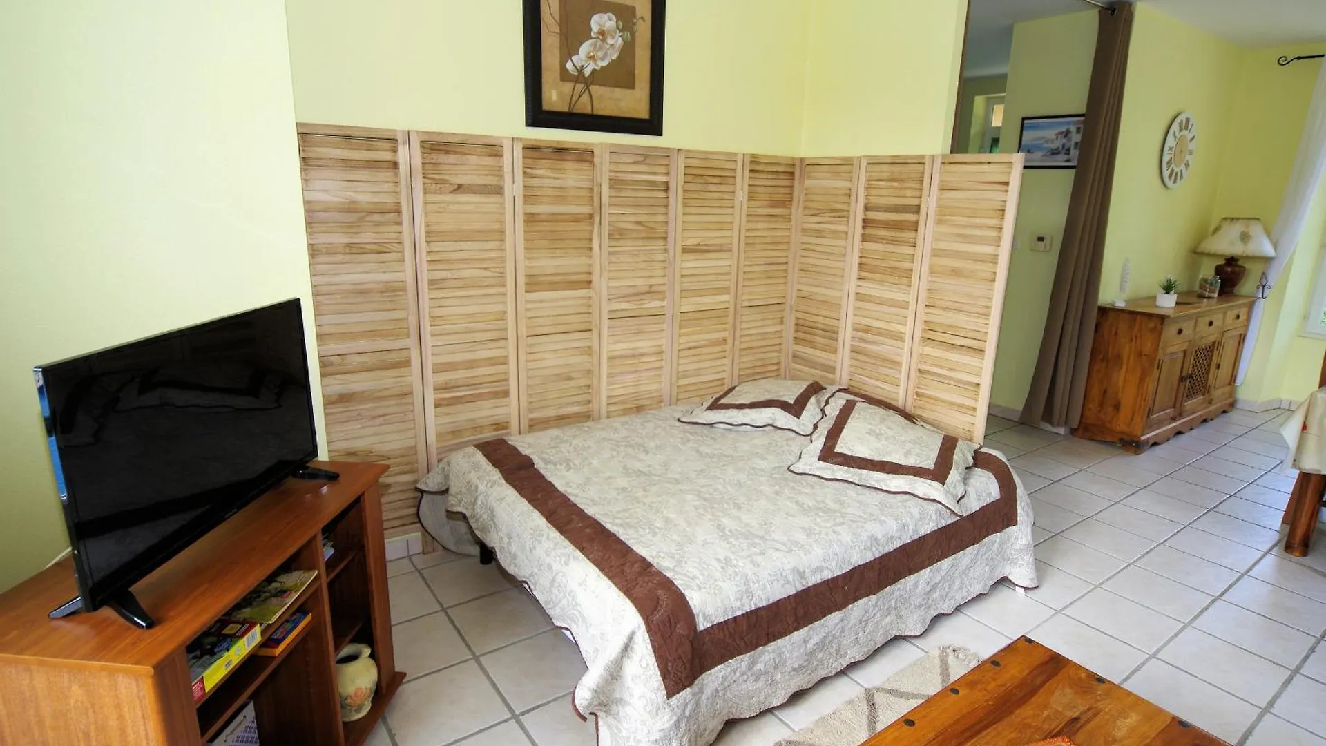 Le Domaine De L'Escadasse Faycelles Guest house