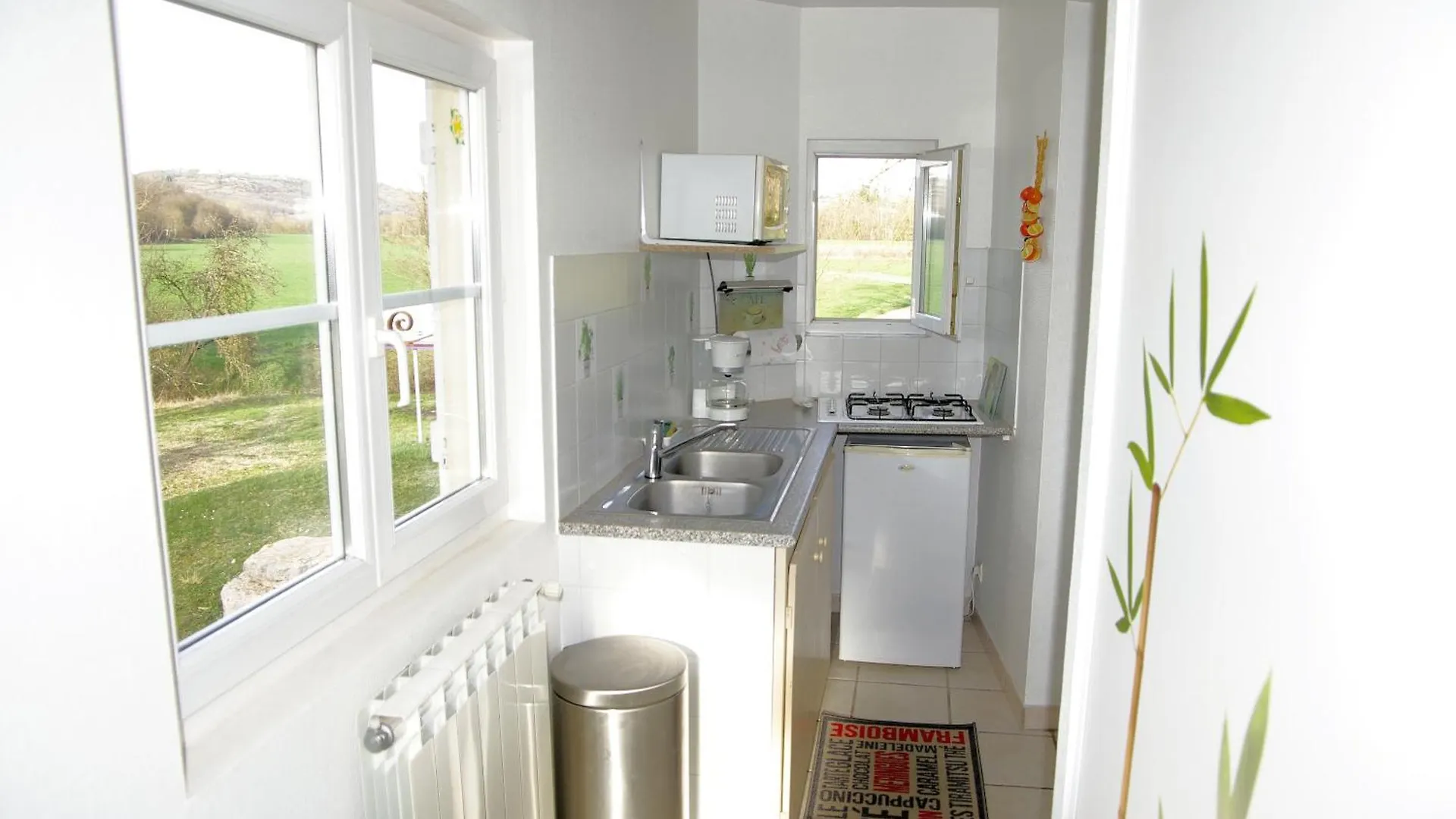 Le Domaine De L'Escadasse Faycelles Guest house